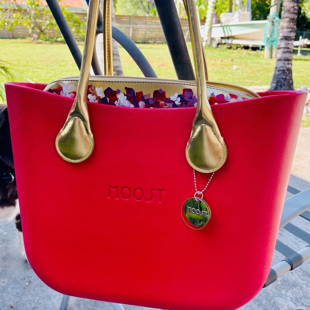 Moost purse